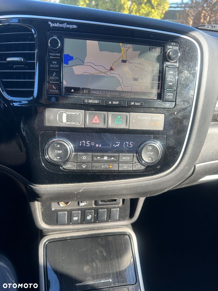 Mitsubishi Outlander 2.0 4WD Top - 12