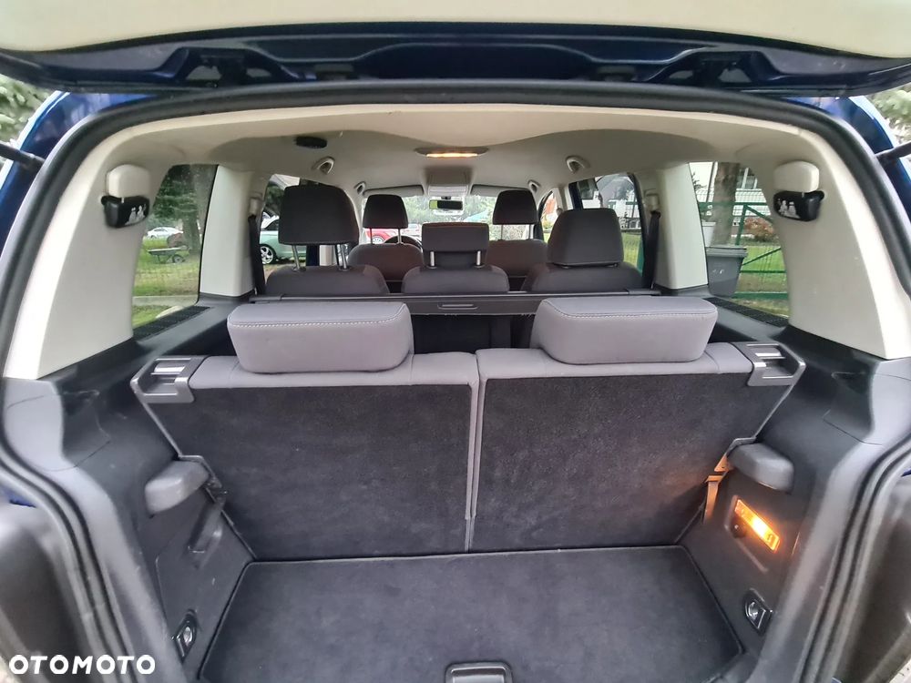 Volkswagen Touran - 10