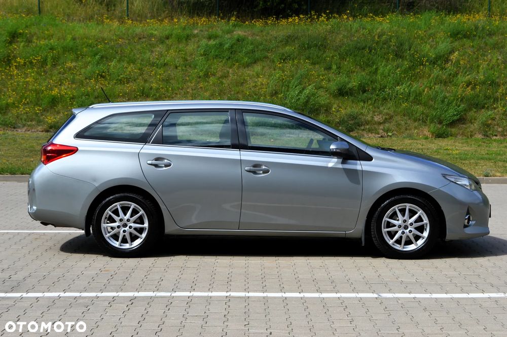 Toyota Auris 1.6 Premium Comfort - 28