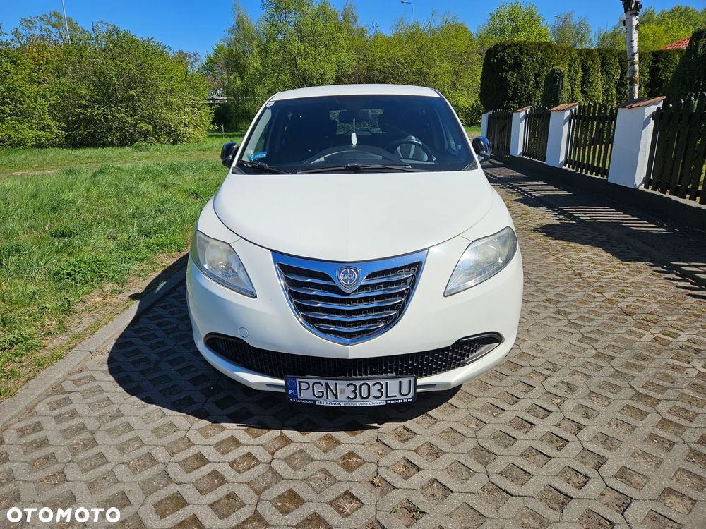 Lancia Ypsilon 1.2 8V Gold - 4
