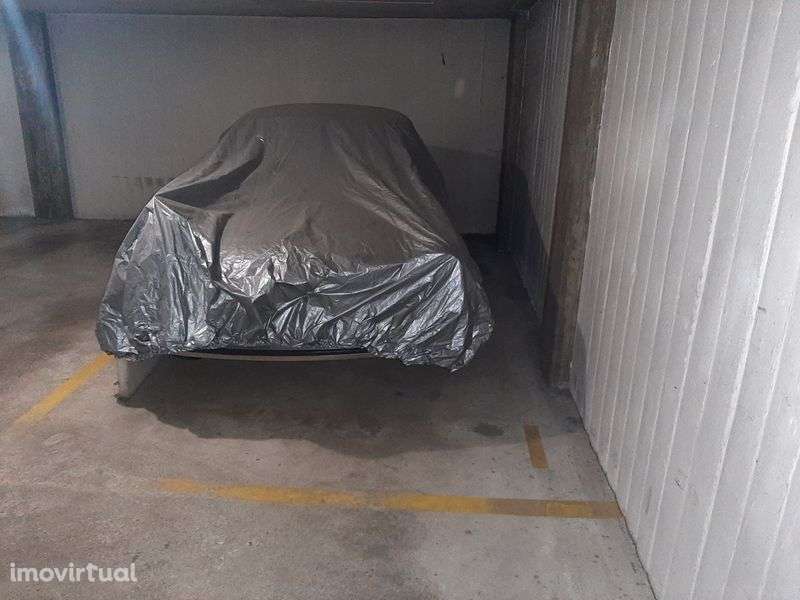 Lugar de garagem junto ao Continente/Lidl do Monte dos Burgos. - Grande imagem: 2/4