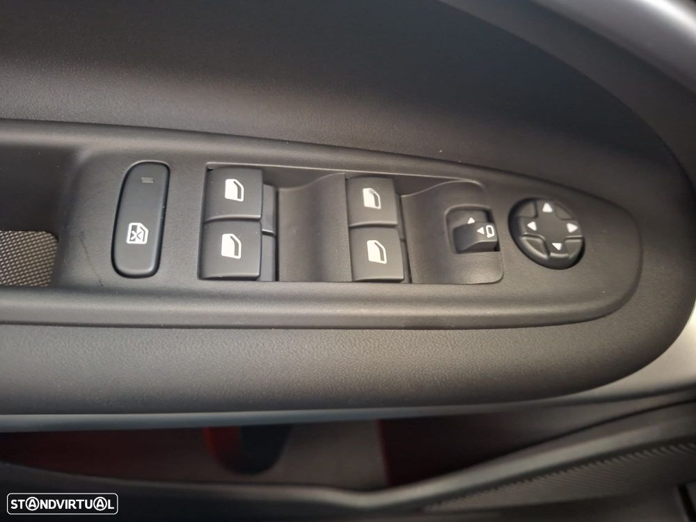 Jeep Avenger 1.2 T Hybrid 4xe Overland - 21