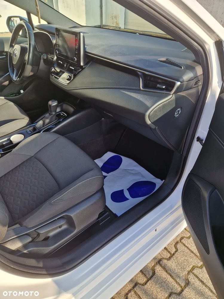 Toyota Corolla 1.8 Hybrid Club - 17