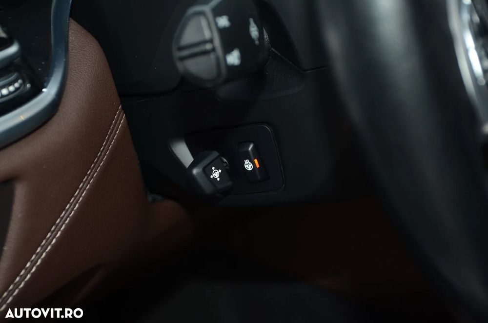 BMW Seria 7 750i xDrive - 34