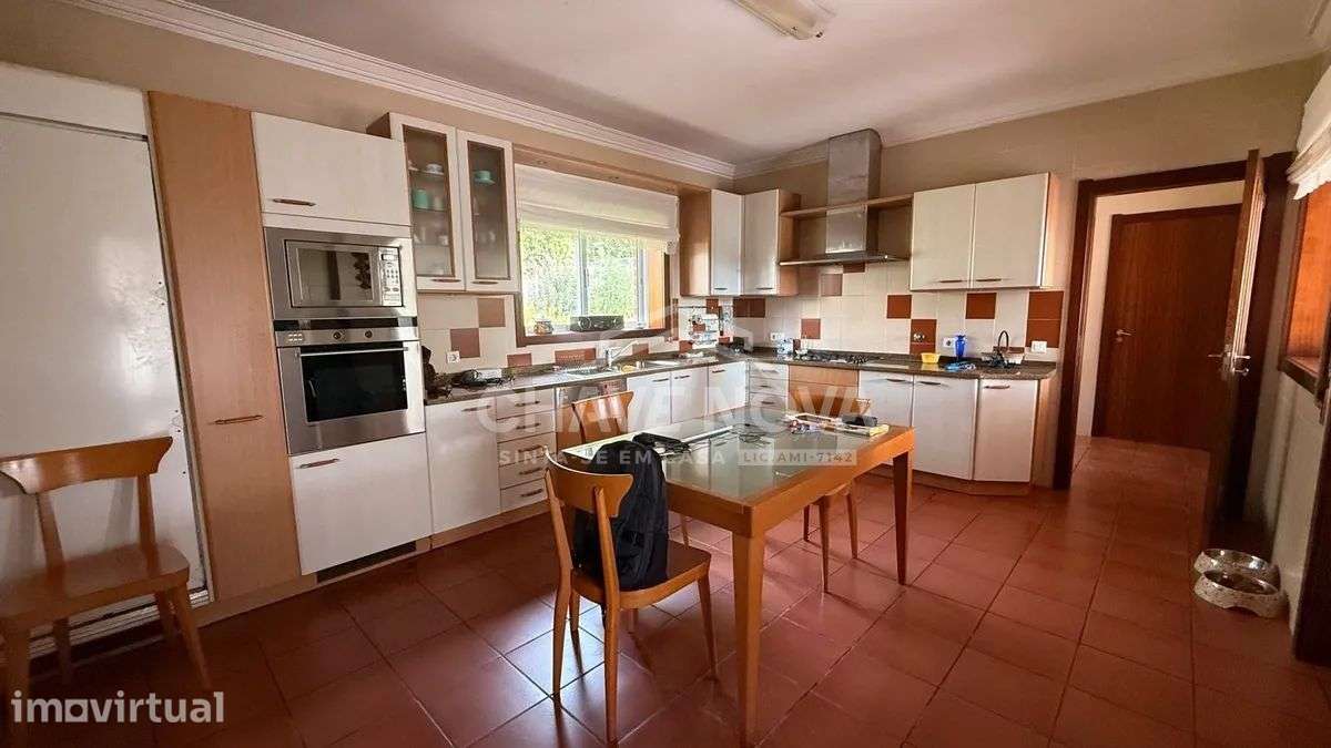 Moradia T3 de 4 frentes com 3.070 m² de terreno e piscina | Grijó, VNG - Grande imagem: 2/42