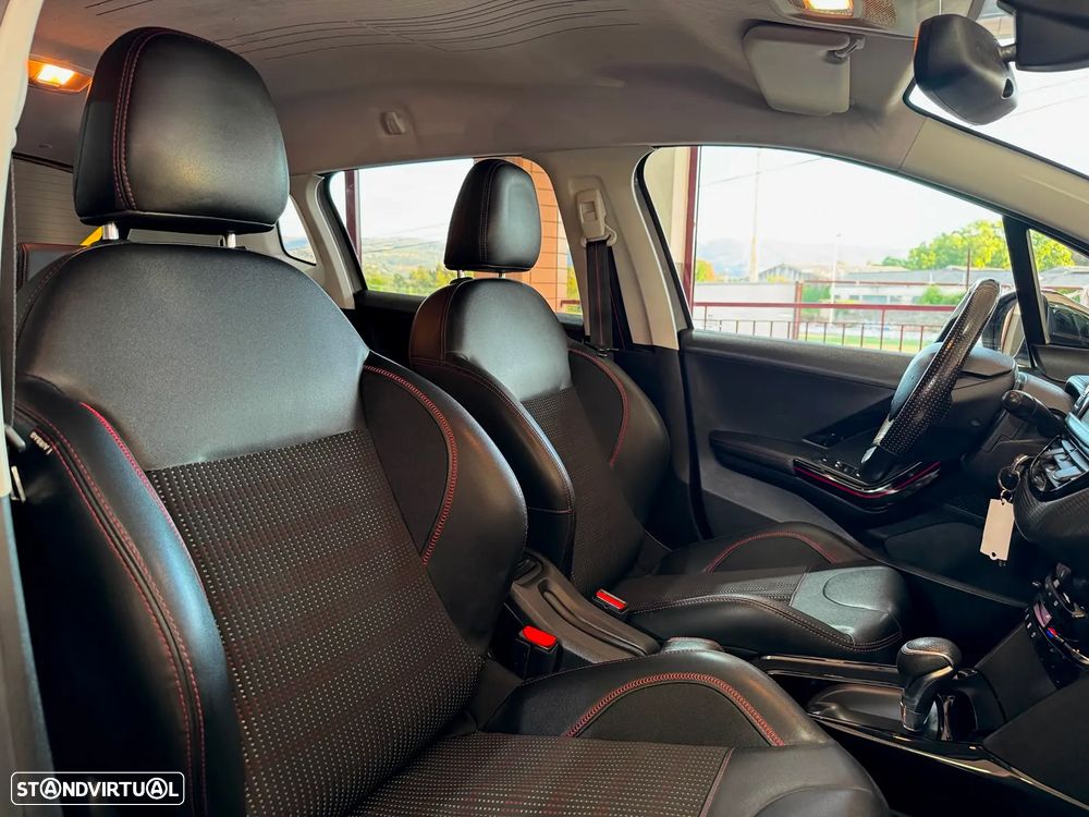 Peugeot 2008 1.2 PureTech GT Line EAT6 - 17