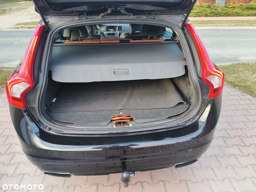 Volvo V60 D6 AWD Plug-in Hybrid R-Design Momentum - 18