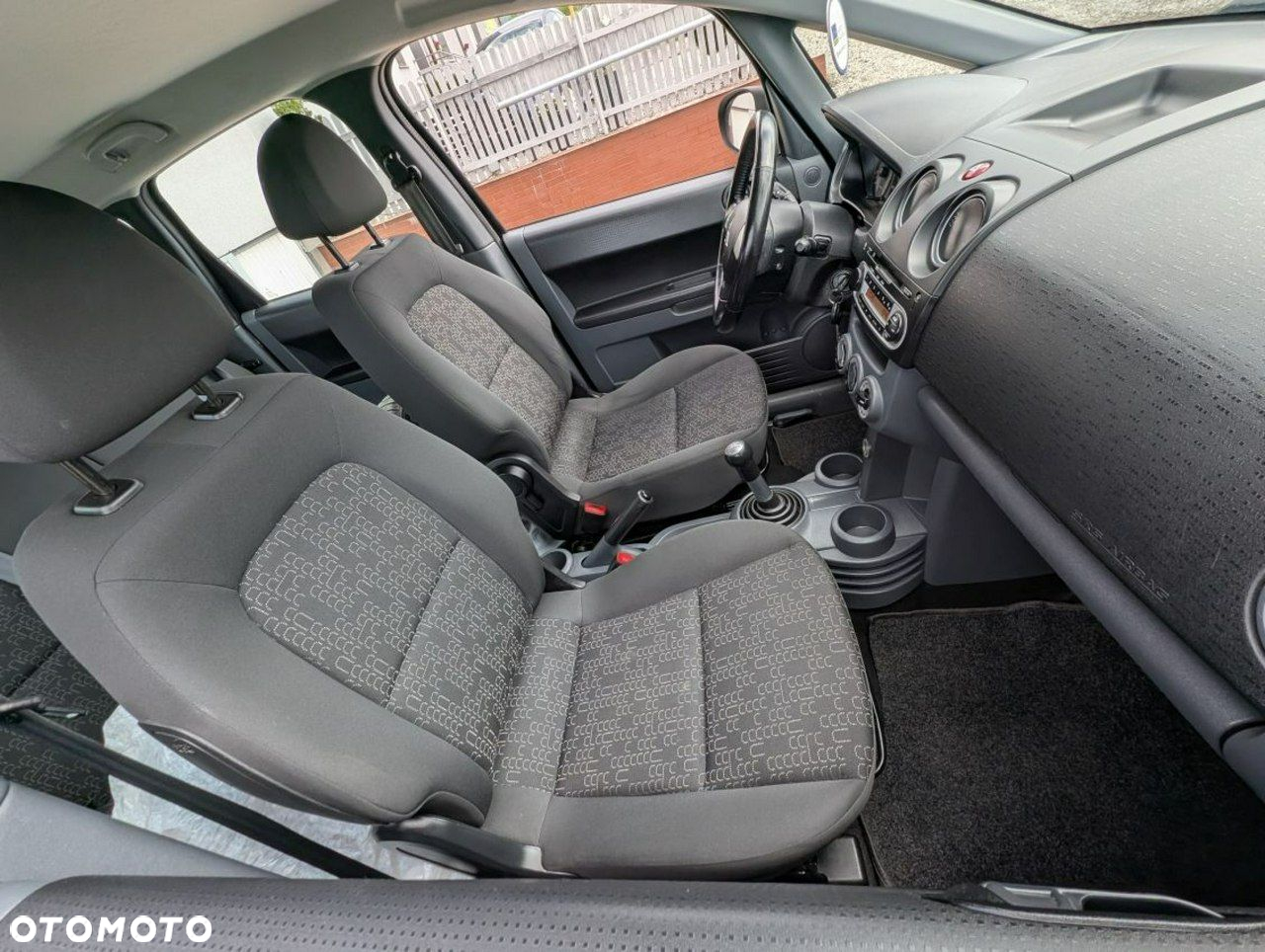 Mitsubishi Colt - 12