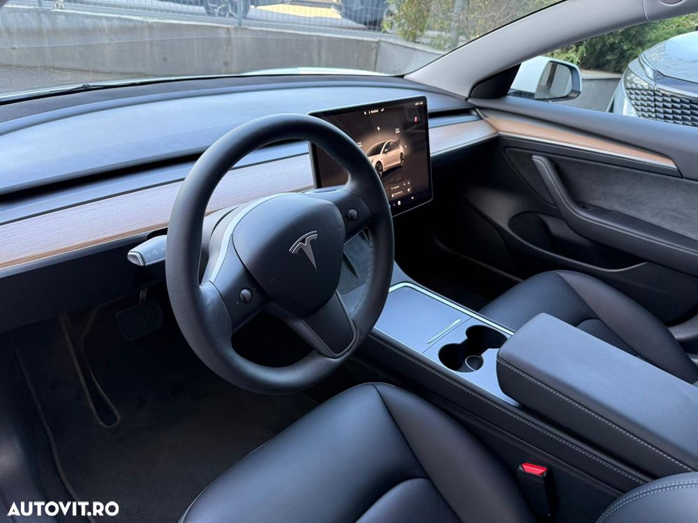 Tesla Model 3 - 10