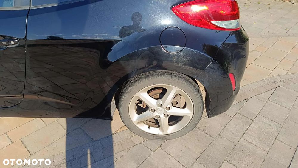 Hyundai Veloster - 5