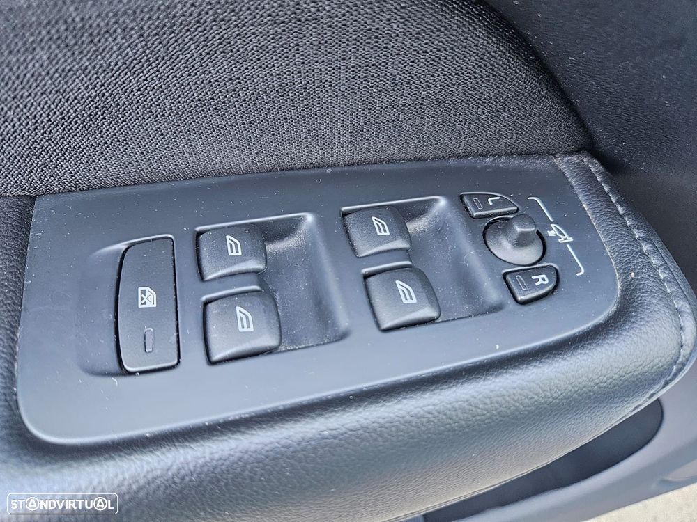 Volvo XC 60 2.0 D4 Momentum - 36