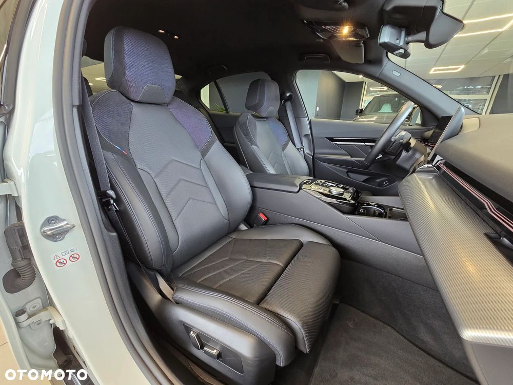 BMW Seria 5 520i mHEV M Sport - 22