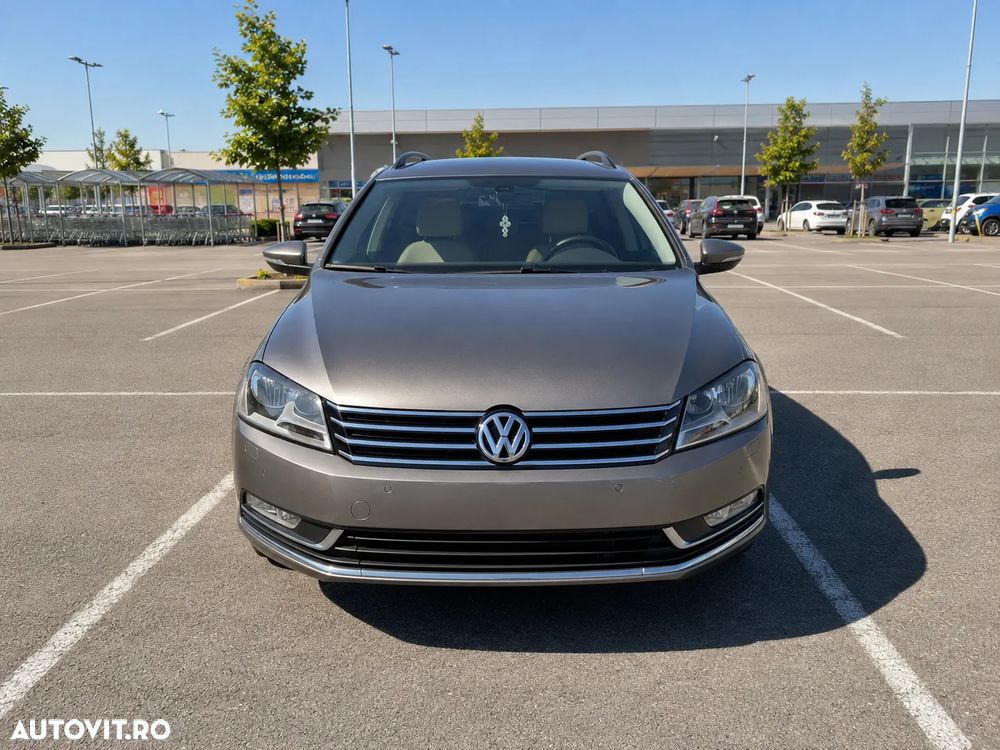 VOLKSWAGEN Passat