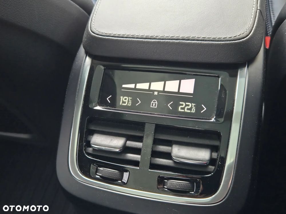 Volvo XC 90 T8 AWD Plug-In Hybrid Inscription 6os - 26
