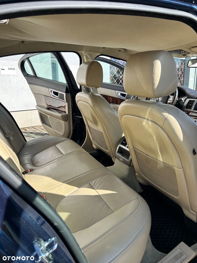 Jaguar XF 2.7 V6 D Luxury - 14
