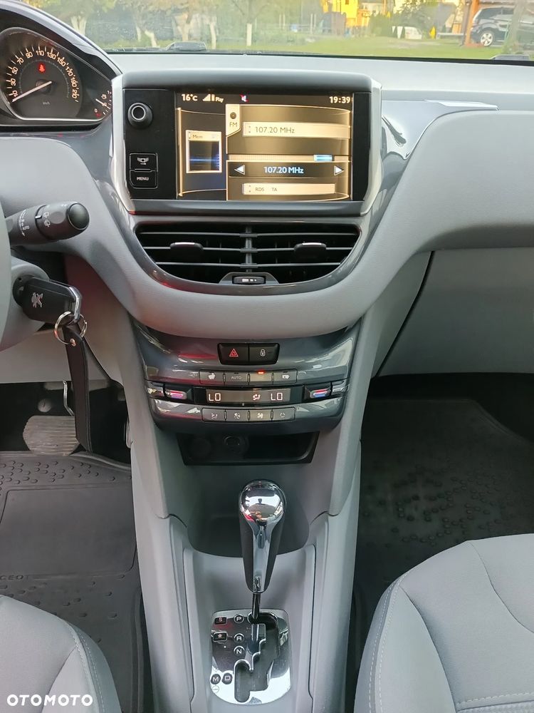 Peugeot 208 120 VTI Automatik Allure - 23