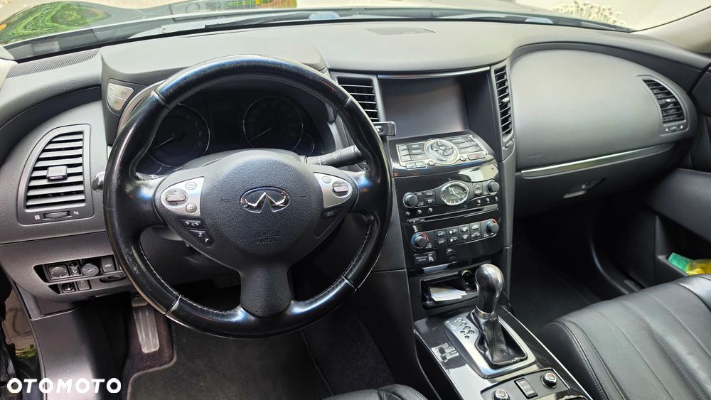 Infiniti QX70 - 19
