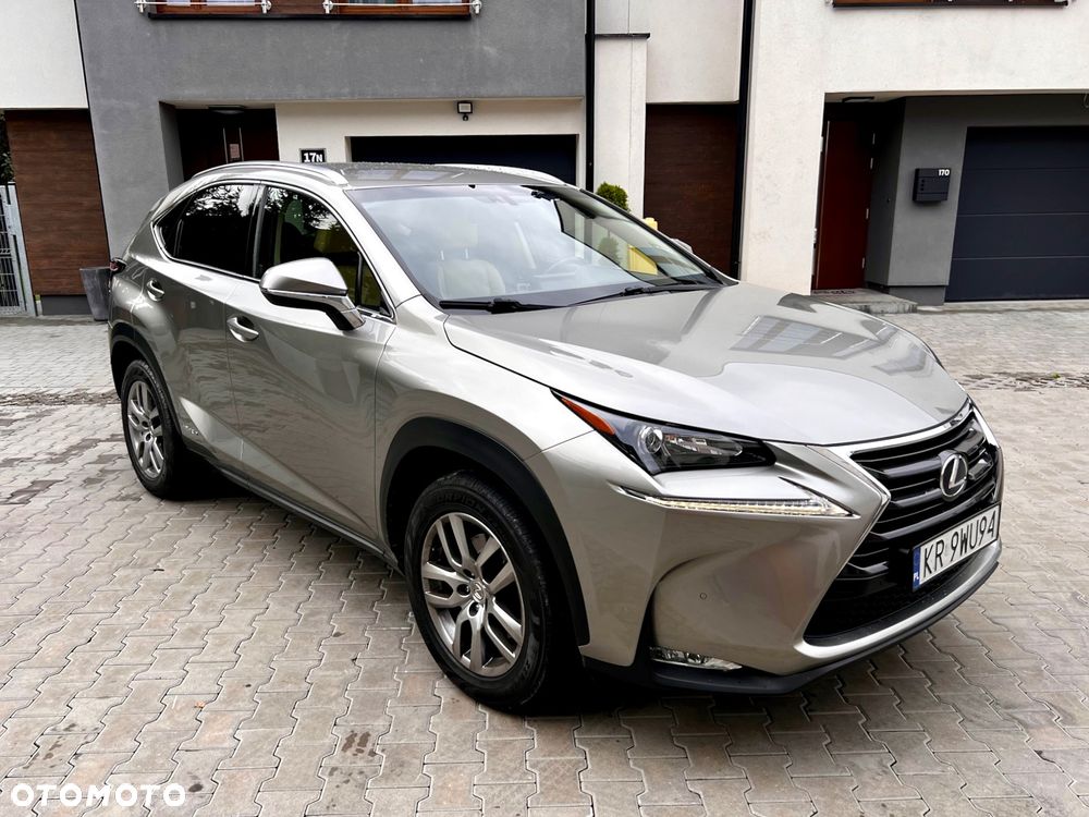 Lexus NX 300h Prestige AWD - 4