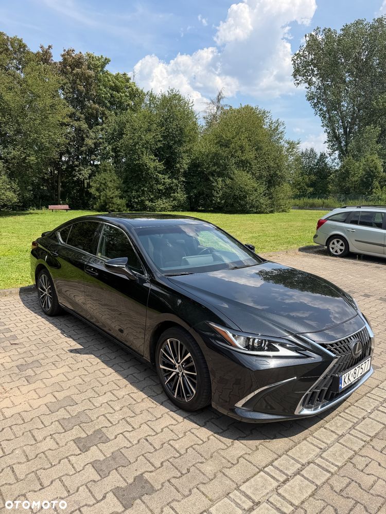 Lexus ES 300h Business Edition - 4