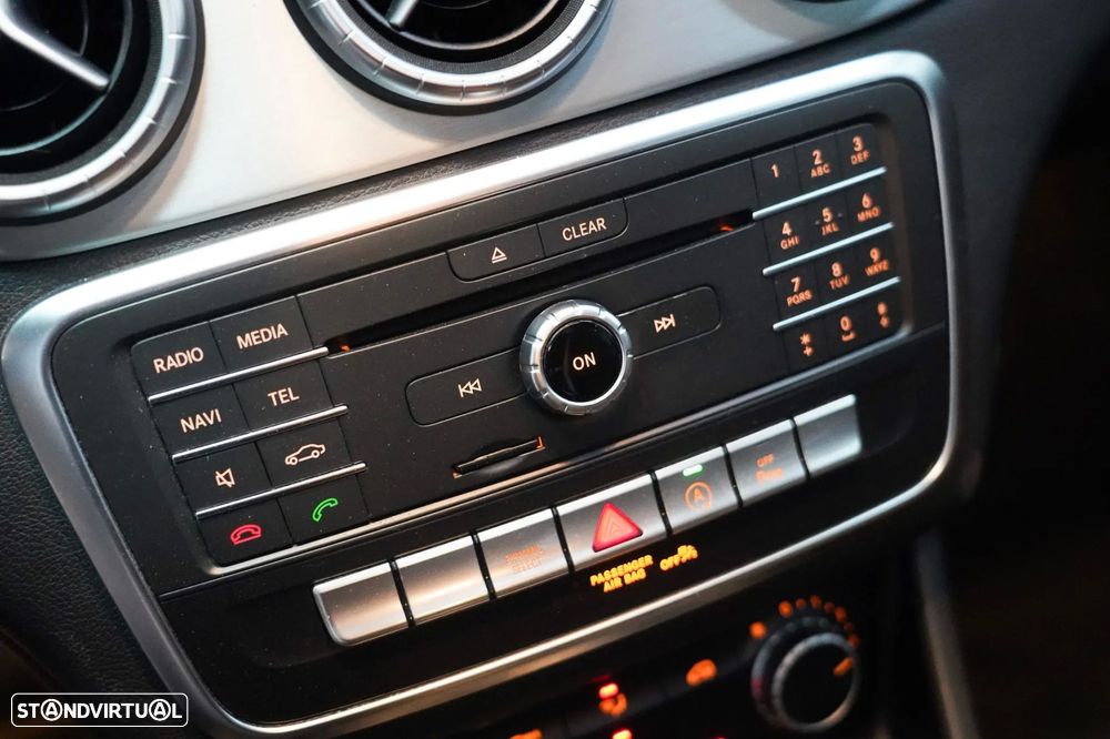 Mercedes-Benz CLA 200 d Shooting Brake AMG Line - 14