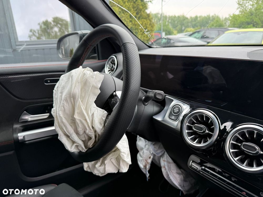 Mercedes-Benz GLB 200 AMG Line 7G-DCT - 16