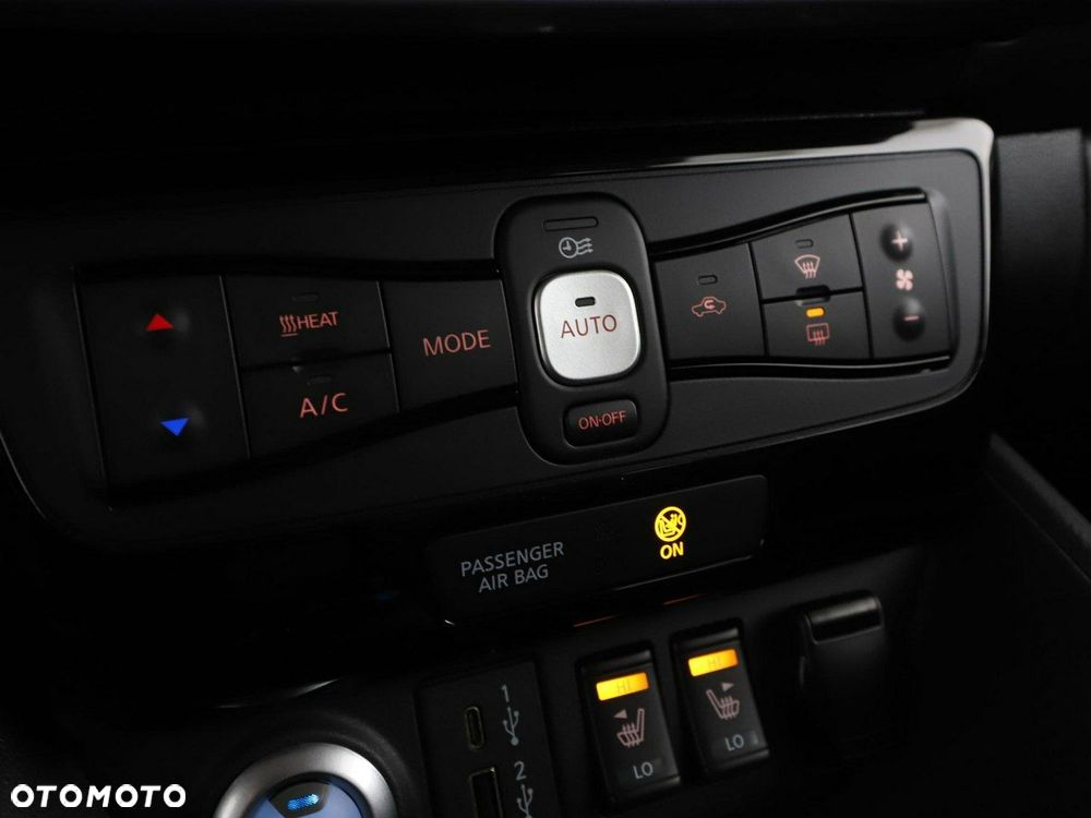 Nissan Leaf 40kWh N-Connecta - 26