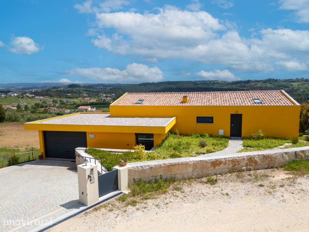 Moradia contemporânea com vista sobre a Serra d'Aires e Candeeiros ... - Grande imagem: 3/43
