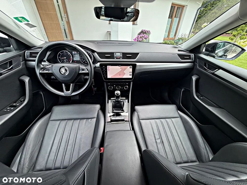 Skoda Superb 2.0 TDI Premium Edition - 25