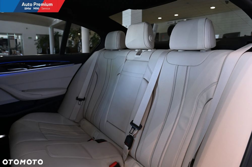 BMW Seria 5 520d xDrive - 16