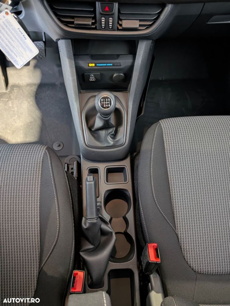 Ford Transit Courier - 17