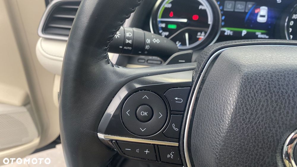 Toyota Camry 2.5 Hybrid Executive CVT - 21