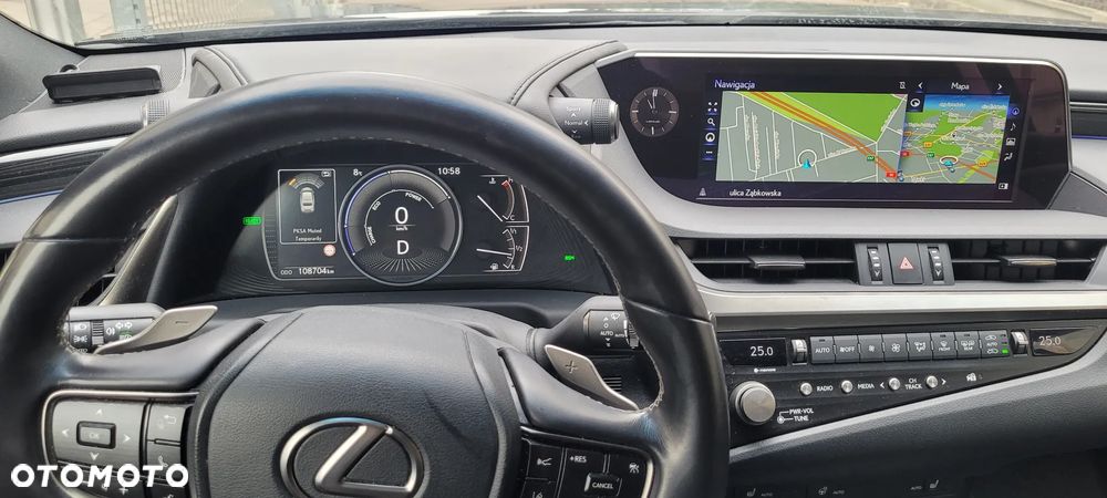 Lexus ES 300h Business Edition + - 14