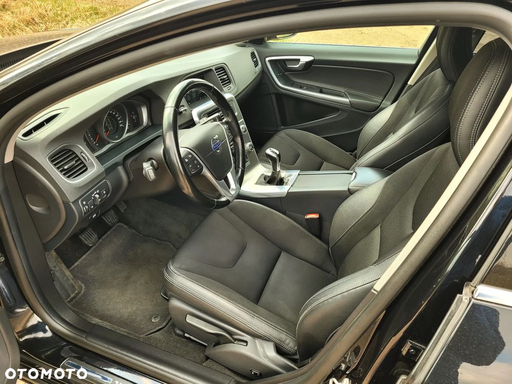 Volvo V60 D4 Drive-E Momentum - 9