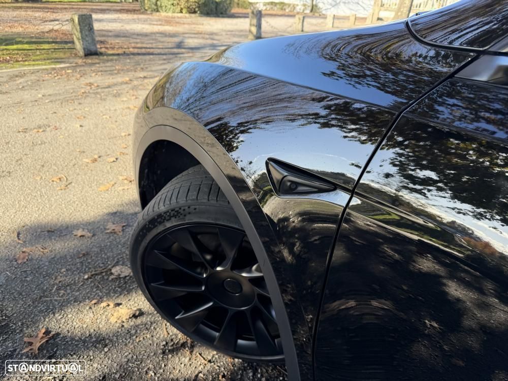 Tesla Model Y Long Range Dual Motor AWD - 17
