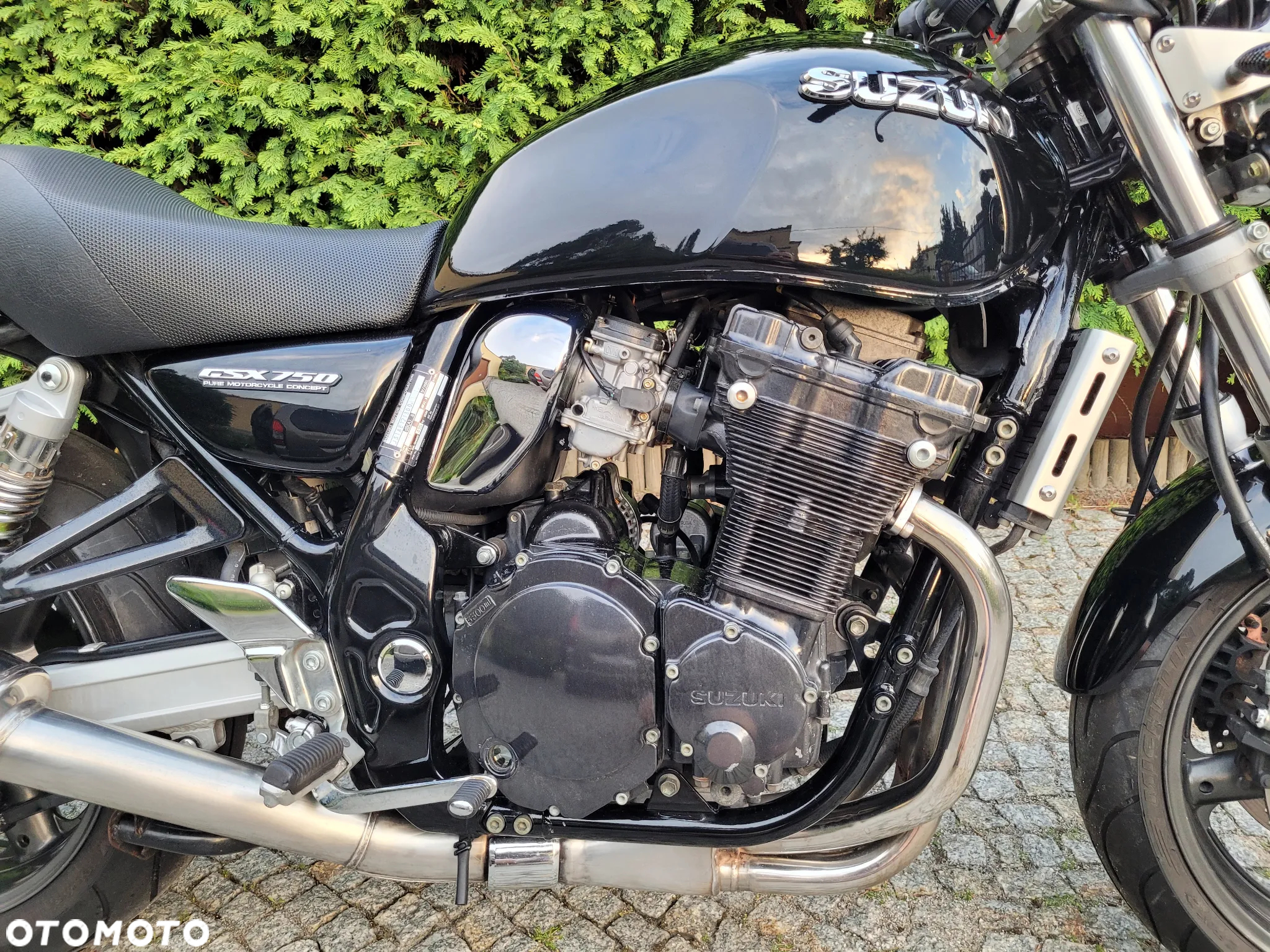Suzuki GSX - 14