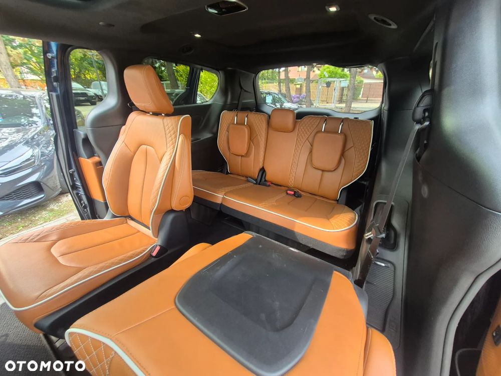 Chrysler Pacifica - 20
