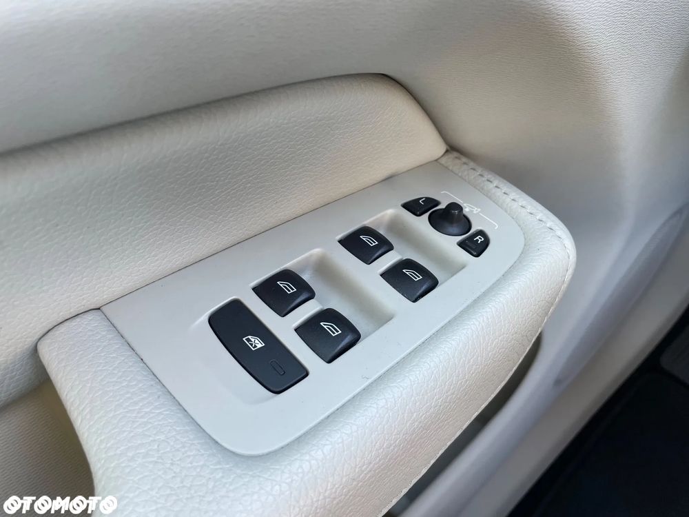 Volvo XC 60 B5 D AWD Inscription - 37