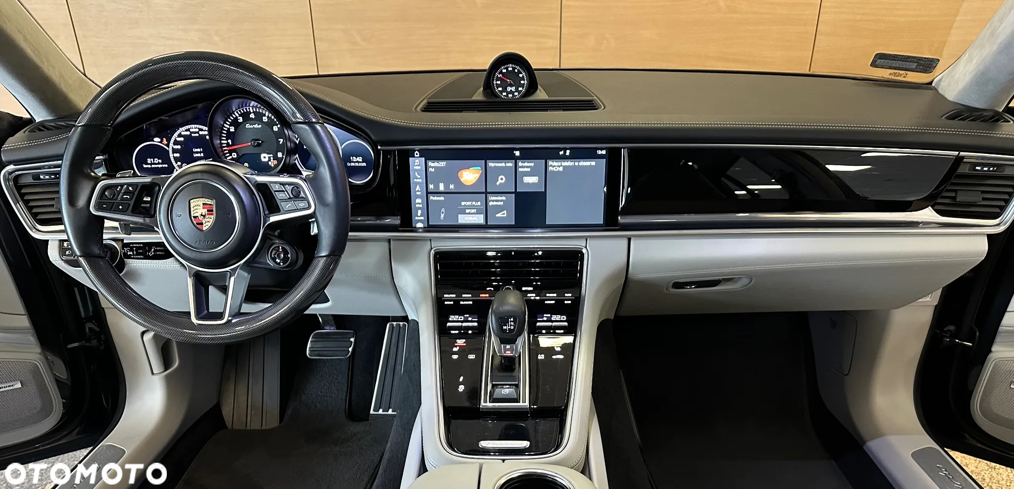 Porsche Panamera Turbo Sport Turismo - 14