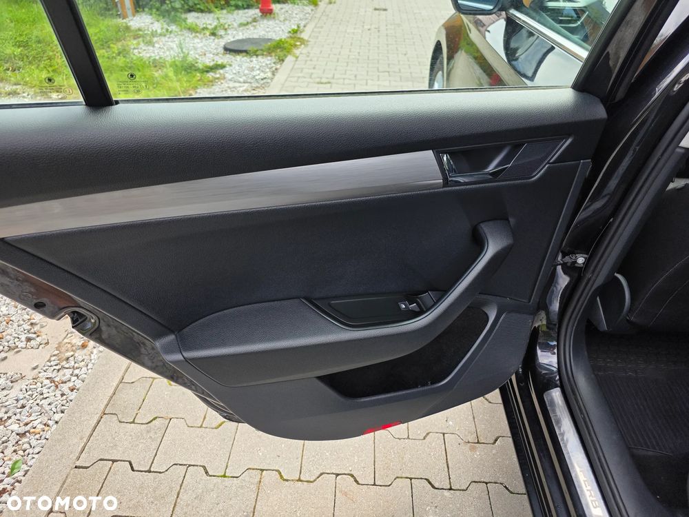 Skoda Superb 2.0 TDI Style DSG - 13