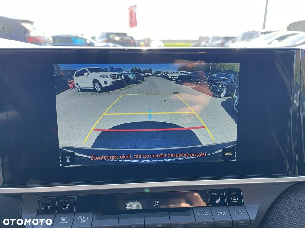 Toyota Camry 2.5 Hybrid Dynamic Force Comfort e-CVT - 12