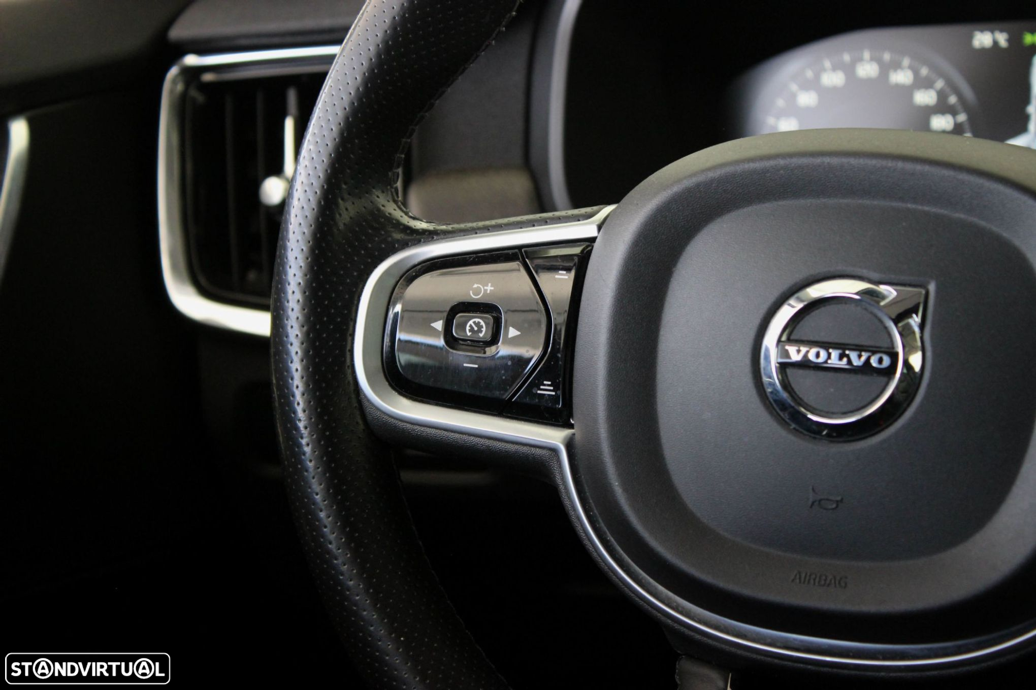 Volvo V90 Cross Country 2.0 D4 AWD Geartronic - 17