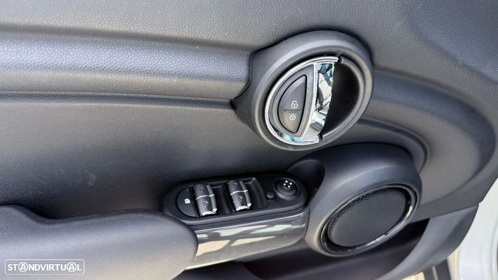 MINI 5 Portas Cooper D Auto - 14