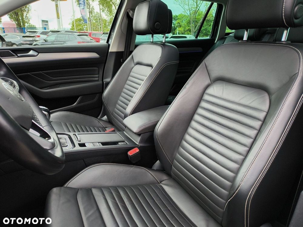 Volkswagen Passat - 11