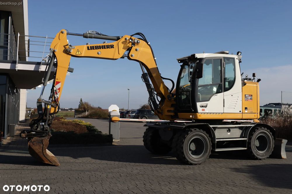 Liebherr A910 Compact Litronic - 13
