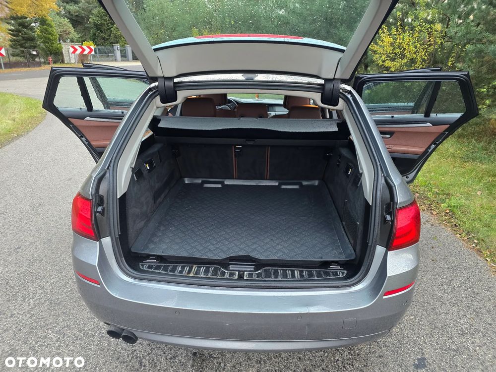 BMW Seria 5 525d xDrive Sport-Aut - 9