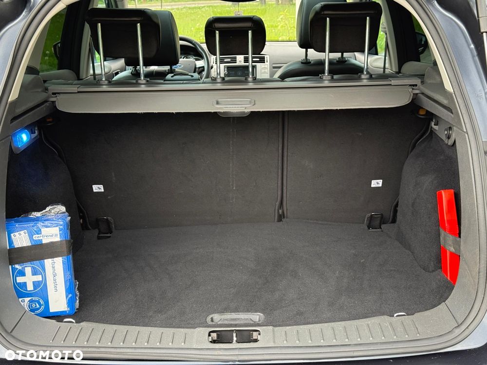 Ford Kuga 2.0 TDCi 2x4 Titanium - 8