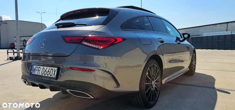 Mercedes-Benz CLA 250 E AMG Line 8G-DCT - 4