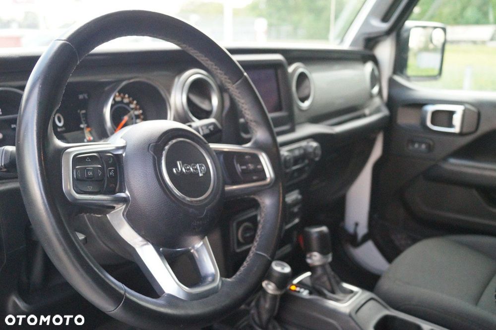 Jeep Wrangler - 12