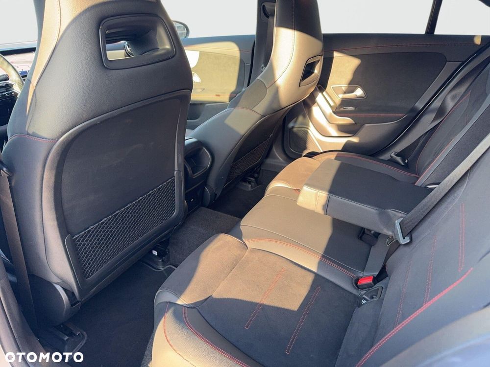 Mercedes-Benz CLA 200 AMG Line 7G-DCT - 19
