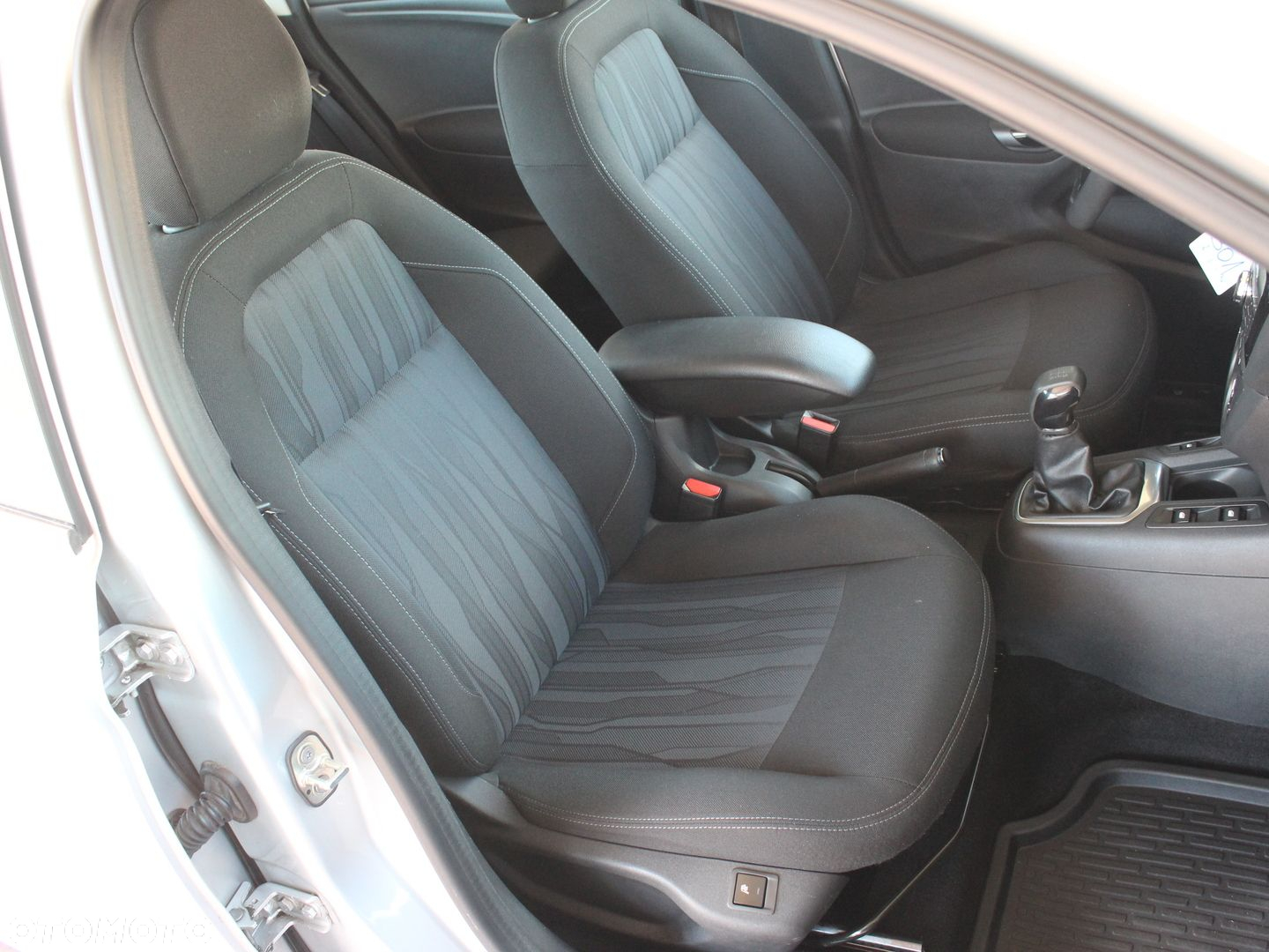 Peugeot 301 1.6 VTi Allure - 16
